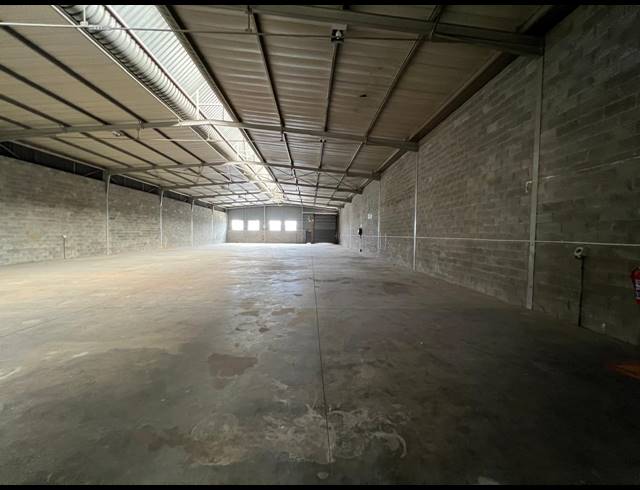 994M² WAREHOUSE TO LET IN KYA SANDS